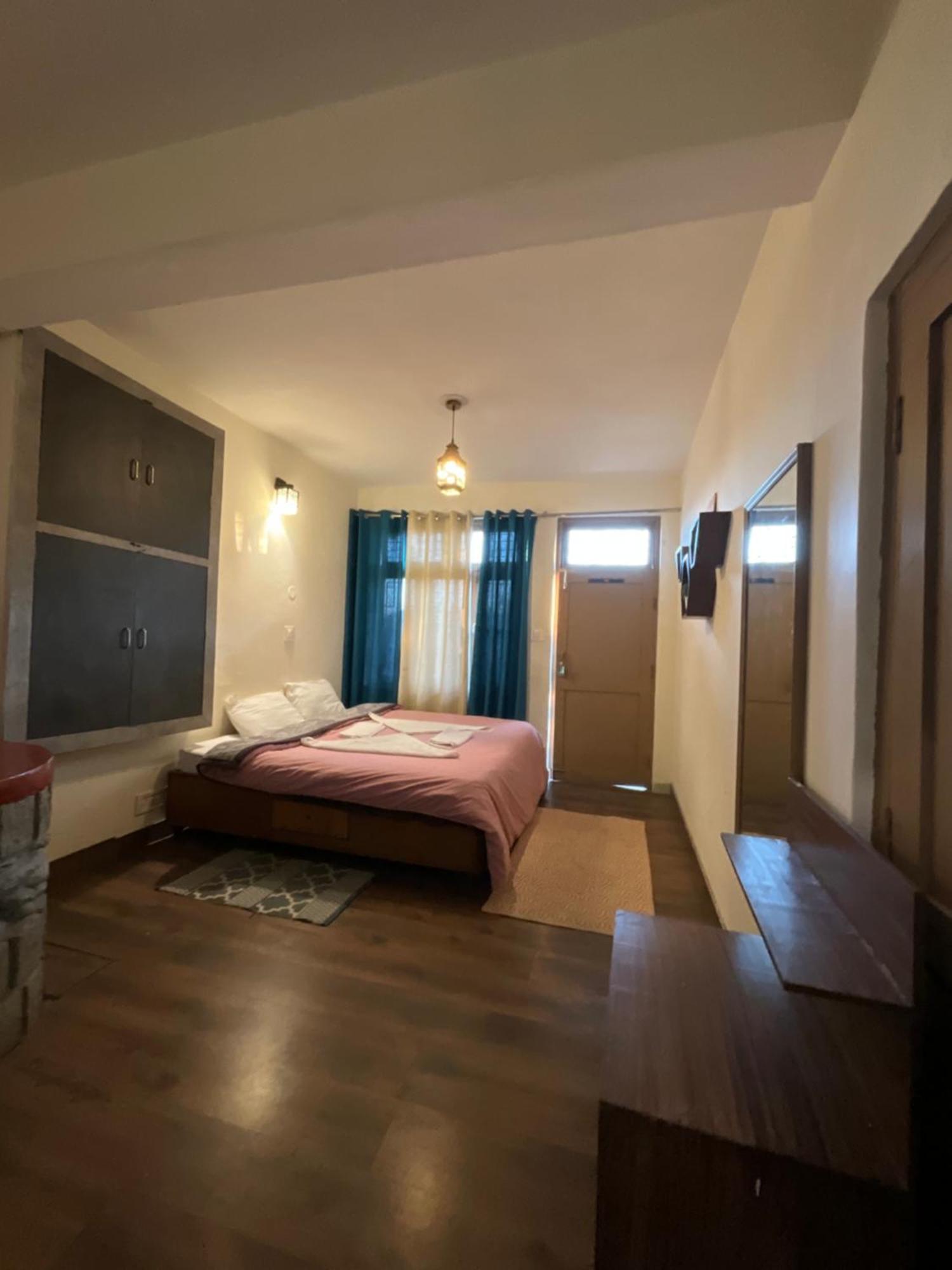 Utopia Hostels Dharamkot Mcleodganj Dharamshala Exteriör bild