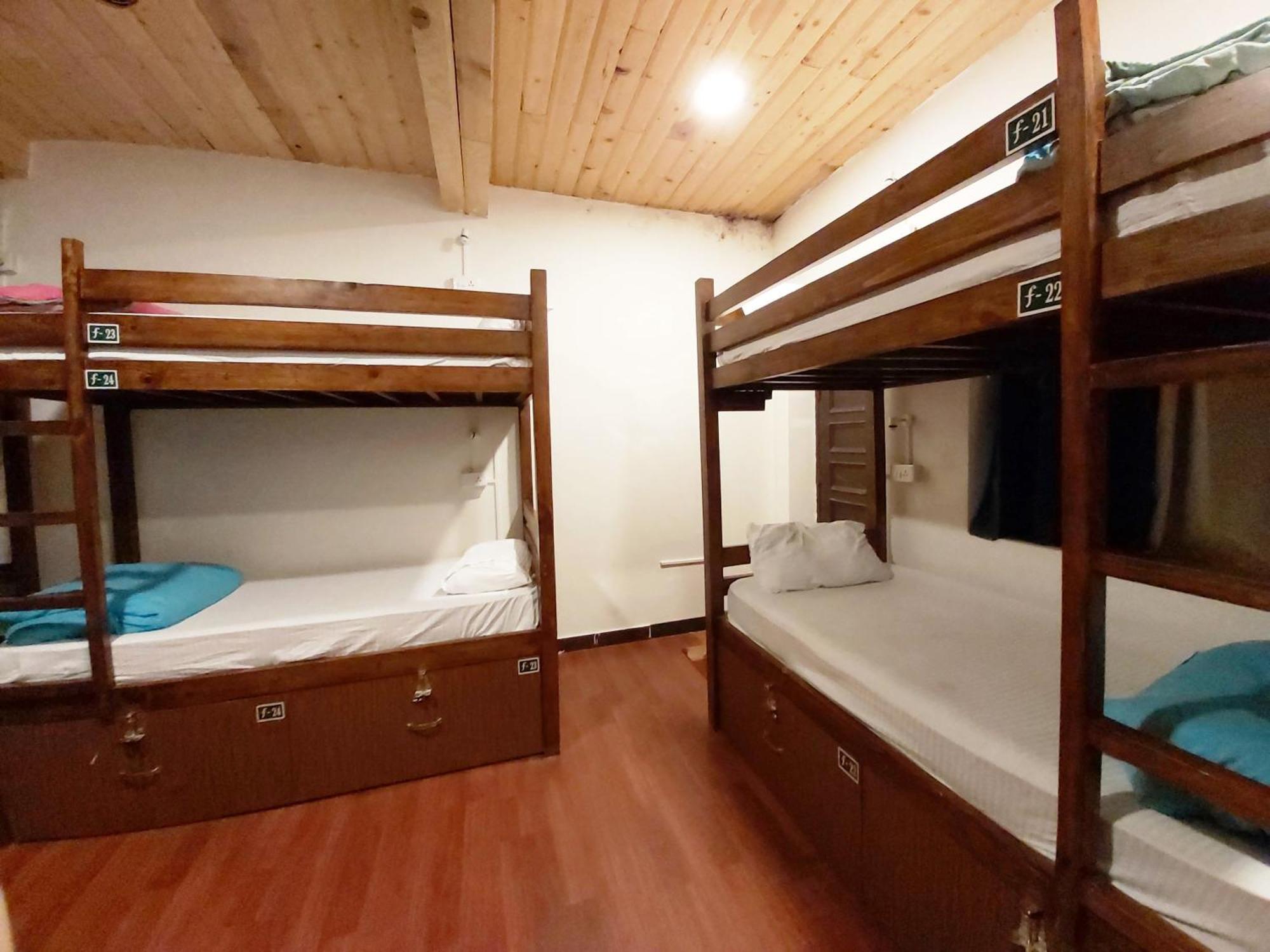 Utopia Hostels Dharamkot Mcleodganj Dharamshala Exteriör bild