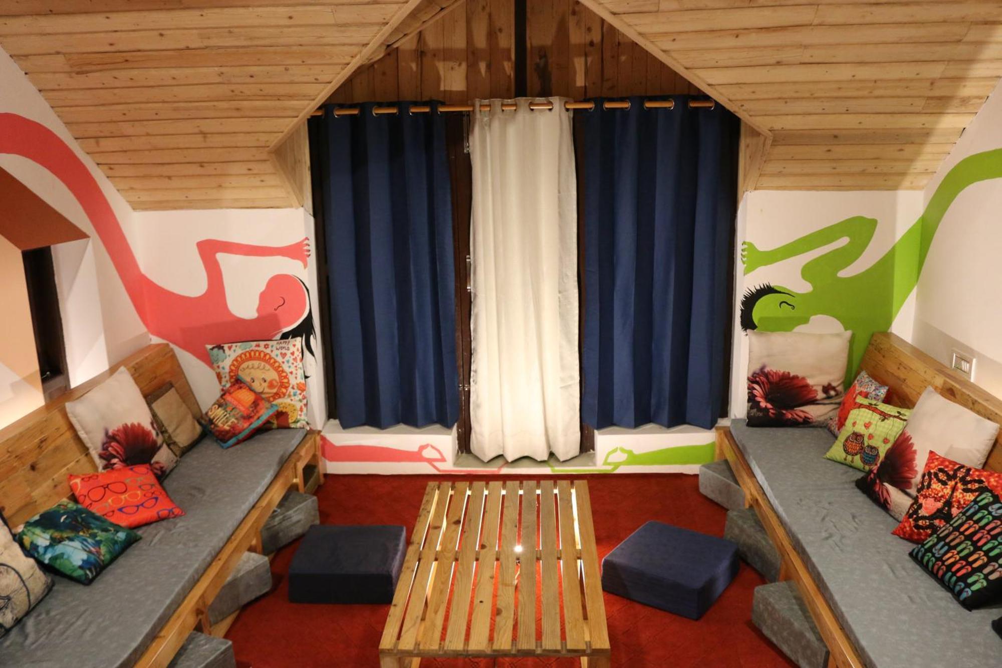 Utopia Hostels Dharamkot Mcleodganj Dharamshala Exteriör bild